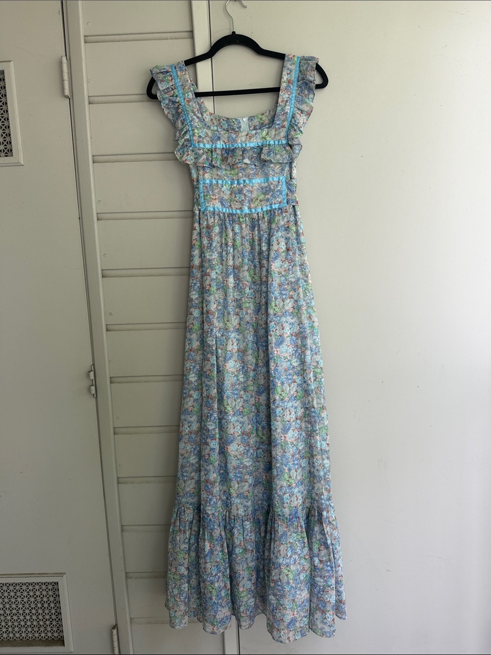 Sleeveless Vintage Floral Maxi Dress in Light Blue